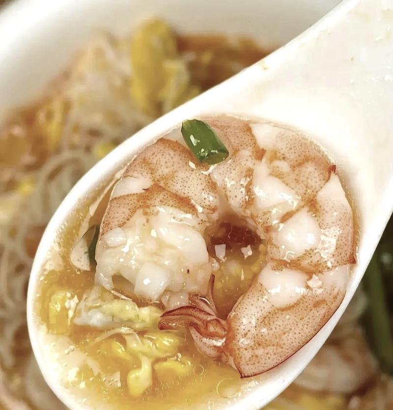 自制鲜虾面，让你在家也能品尝海鲜美食（一步步教你做出口感媲美海边小店的海鲜面）