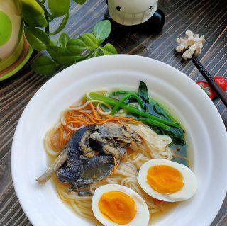 以乌鸡汤面为主料的做法（健康美味的烹饪方法）