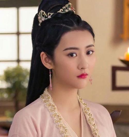 九天灵域哪个角色最强：角色解析与深度剖析
